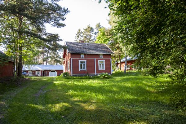 Päätalossa on tupa ja kaksi kamaria. Askainen Masku 52 m²